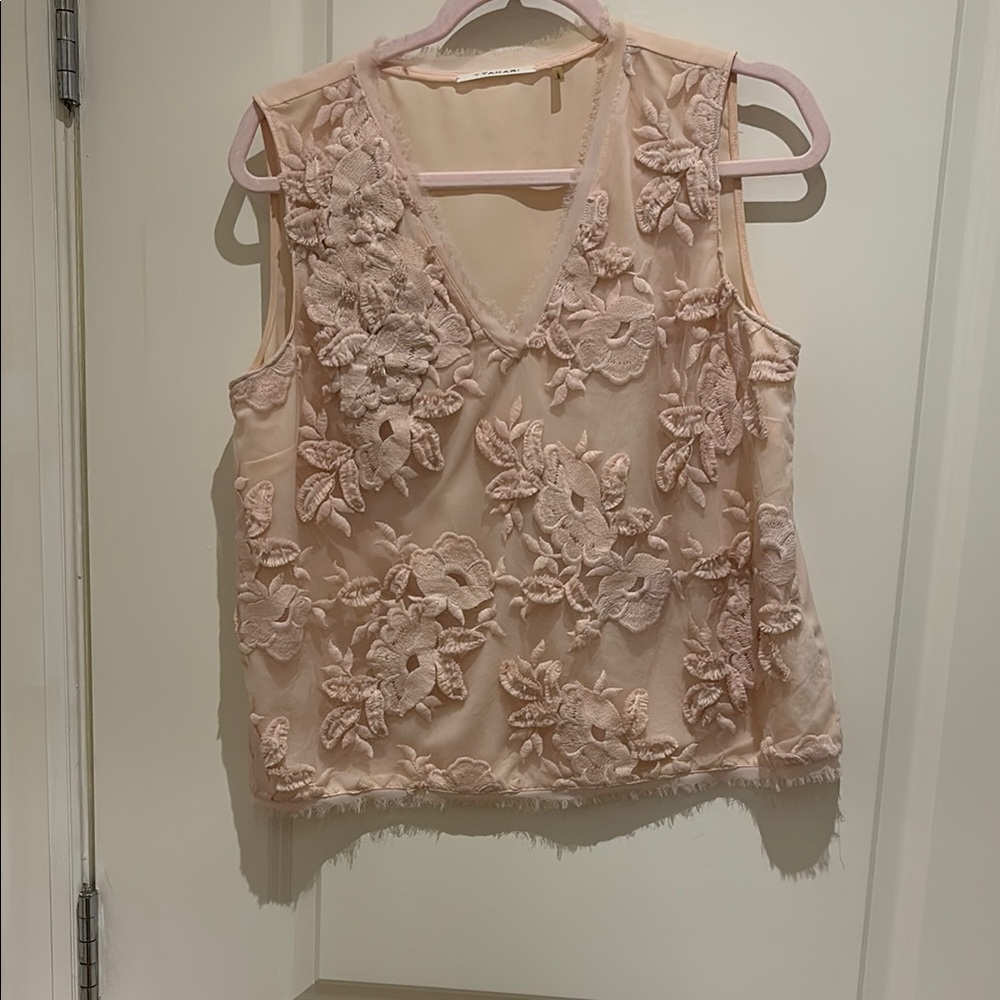 Sleeveless V-Neck Floral Appliqué Top in Light Pink
